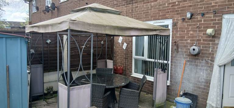 Steel Framed Gazebo 2.5 x 2.6m