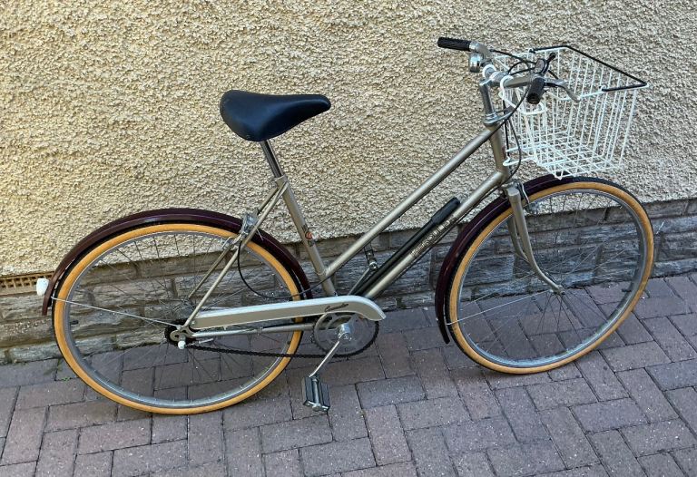 Bike/Bicycle.VINTAGE(1982)LADIES HERCULES “ COMMUTER “ LARGE FRAME HYBRID BICYCLE 