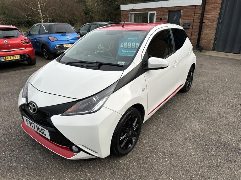 image for TOYOTA AYGO 1.0 VVT-i x-press White Auto Petrol 2017 - FSH - Â