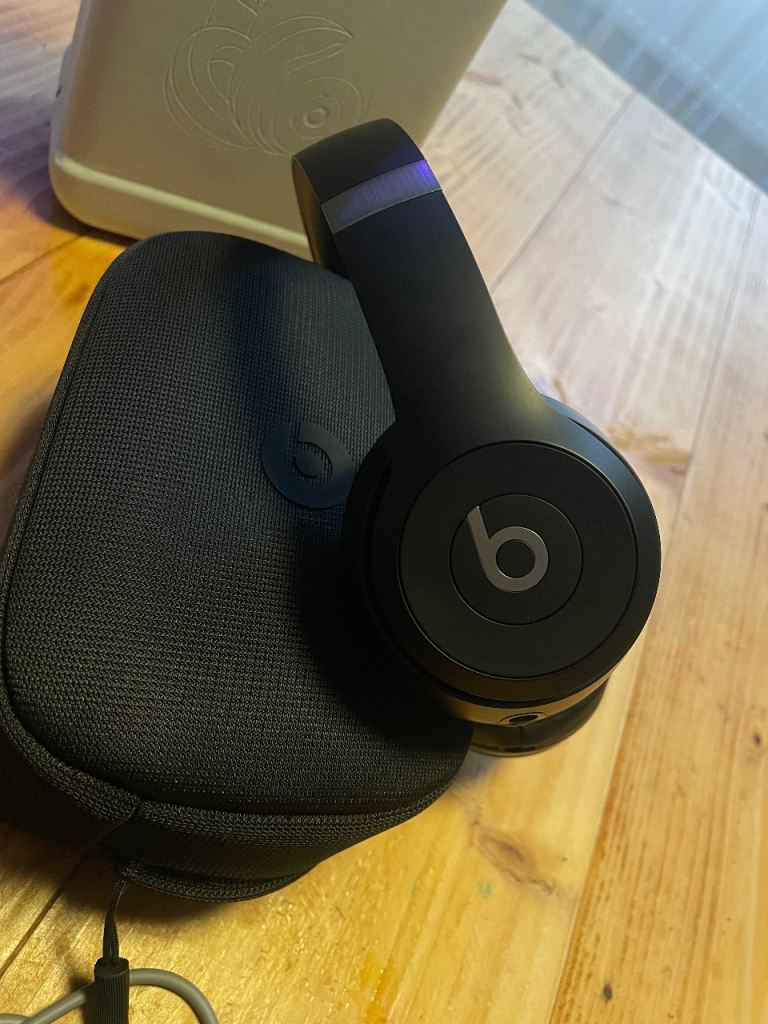 Beats Solo 4 Headphones Black original 