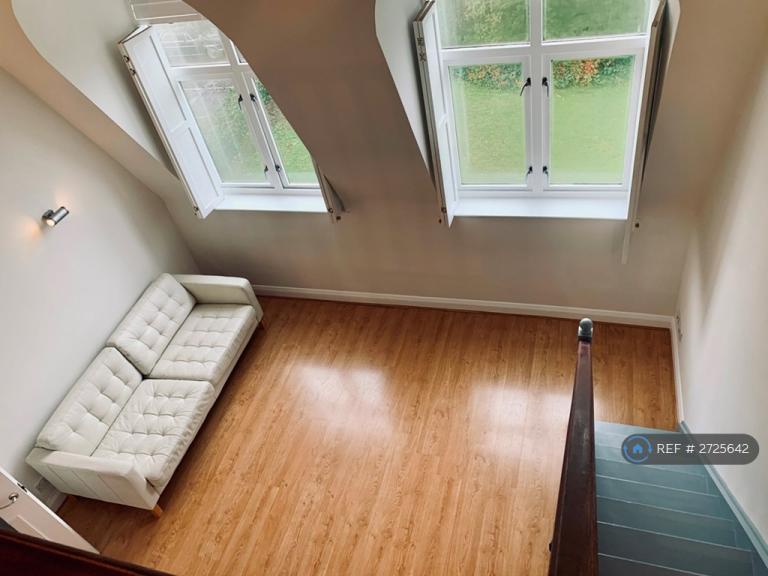 1 bedroom flat in Braemar Court, Brentford, TW8 (1 bed) (#2725642)