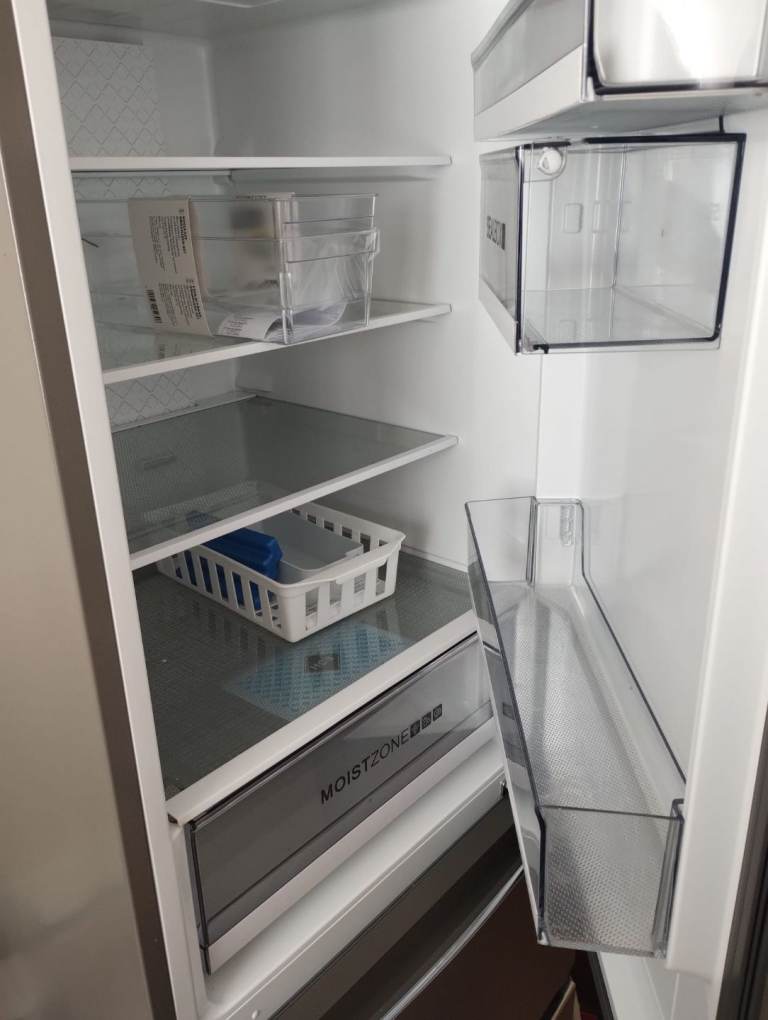 Fridge freezer no frost