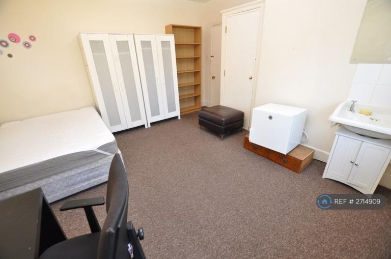 5 bedroom house in Finchley Lane, London, NW4 (5 bed) (#2714909)