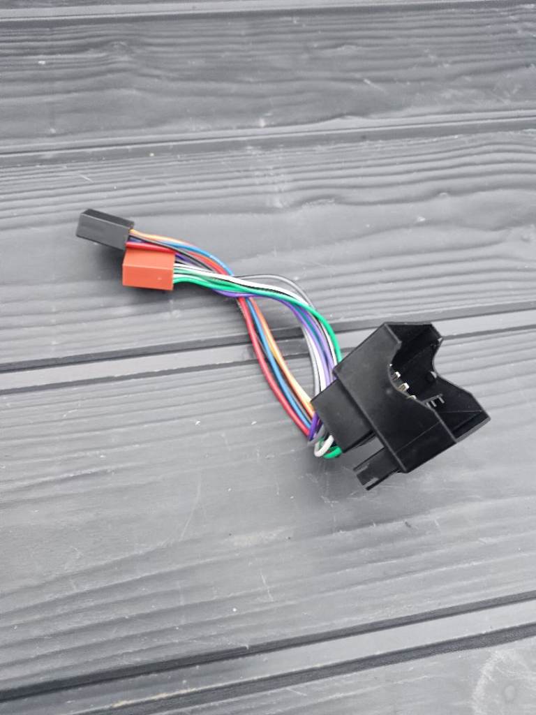 Mini / BMW harness adapter for CD player, good working condition 