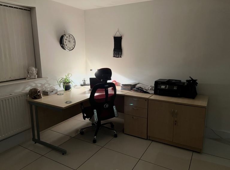 Large Solid Oak Corner Desk, Drawers, Cabinet & Chair 