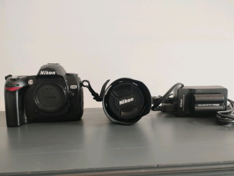 Nikon D70 DSLR camera & lens