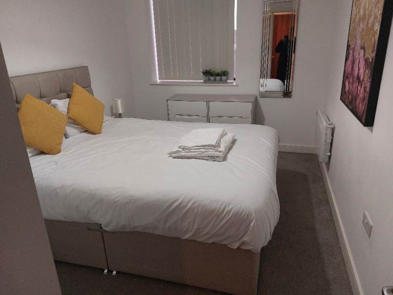 Fully Furnished Double Room to Rent – Broad Street