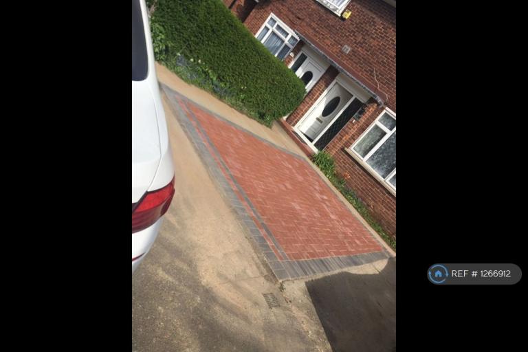 3 bedroom house in Churchill Road, Slough, SL3 (3 bed) (#1266912)