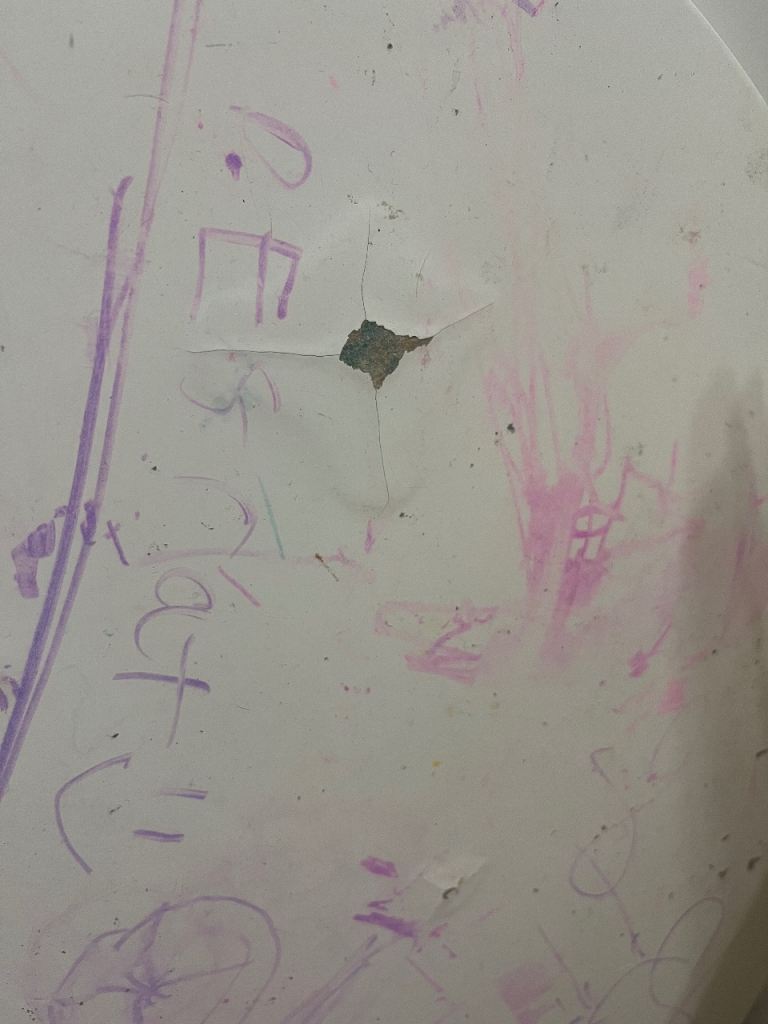 FREE! 2 kids chairs and round table - very used 