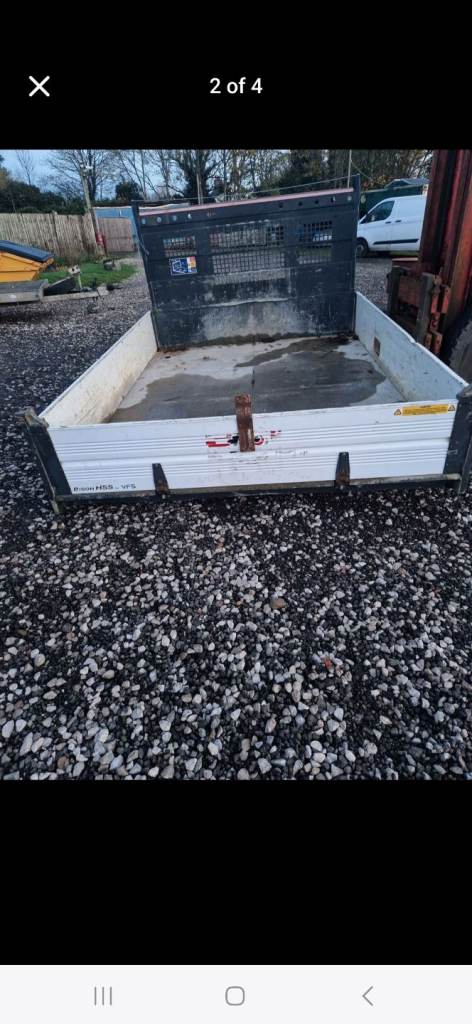 Transit tipping body