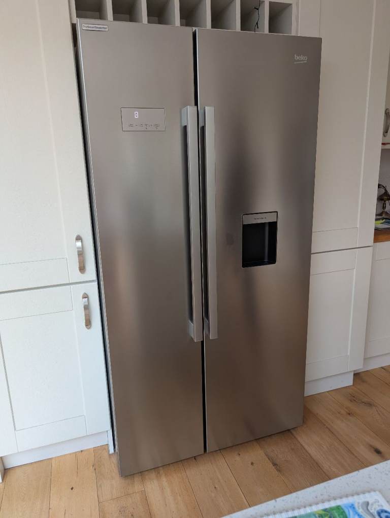 Beko American Style Fridge Freezer – Silver, Good Condition