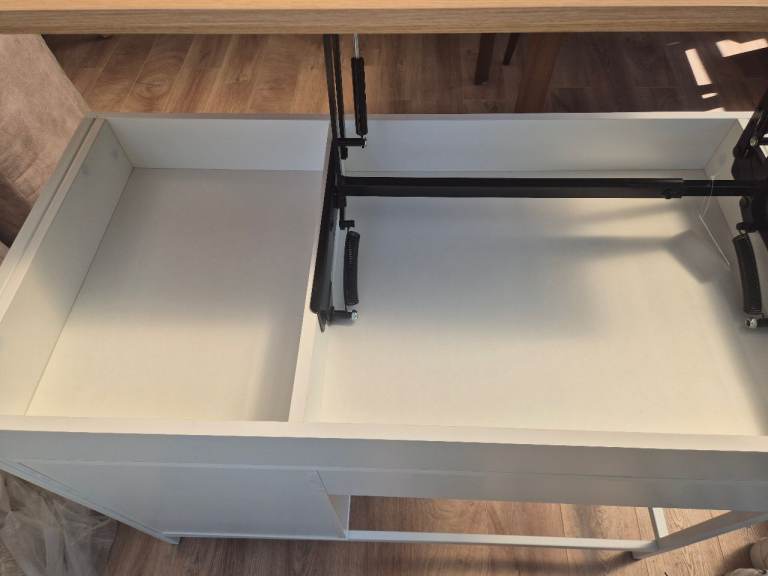 Desk like new, bought from tk maxx 
