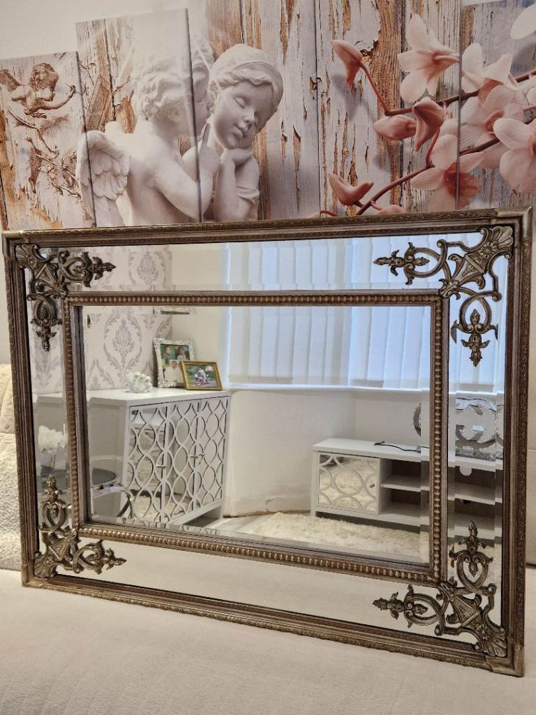 Absolutely stunning large mirror 