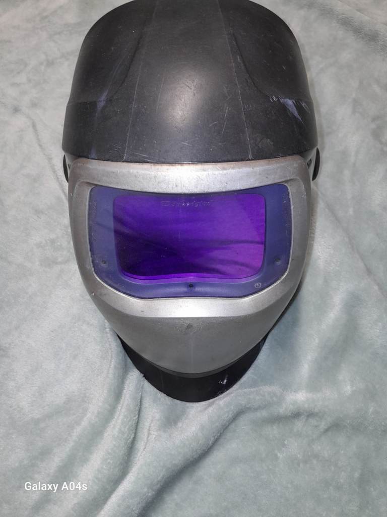 Welding Helmet Auto-Darkening – Good Condition