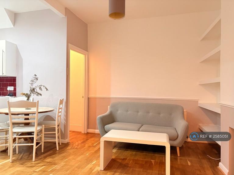 1 bedroom flat in Heaton Road, Tooting Village, CR4 (1 bed) (#2585051)