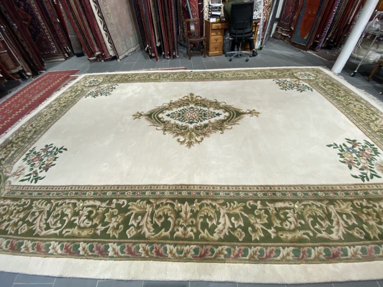 Massive hand made rug 370x550cm