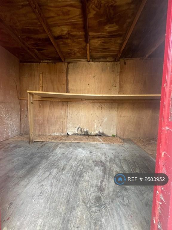 Studio flat in London, London, N18 (#2683952)