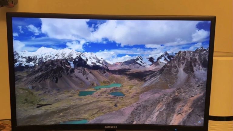 Samsung QLED Monitor Fully Functional Screen Broken Bezel 