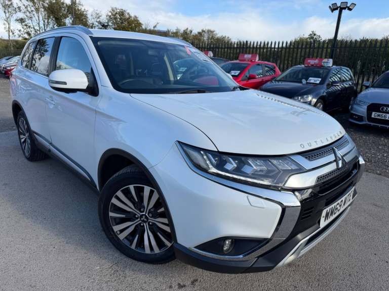 Mitsubishi Outlander 2.0 MIVEC Exceed CVT 4WD Euro 6 (s/s) 5dr Petrol Automatic