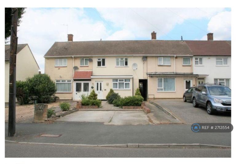 3 bedroom house in Cricklade Avenue, Romford, RM3 (3 bed) (#2713554)