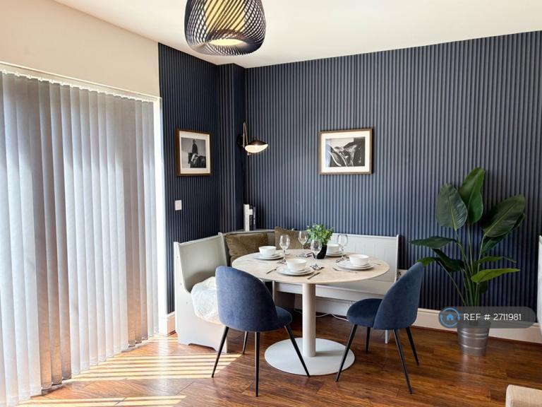 4 bedroom house in Edgewood Road, Manchester, M9 (4 bed) (#2711981)