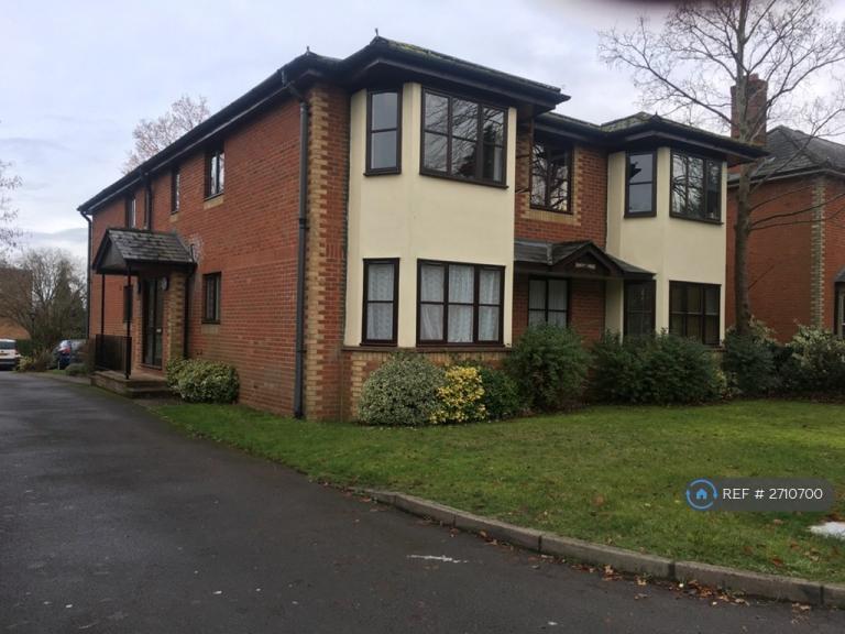 Studio flat in Penlee House, Woking, GU22 (#2710700)