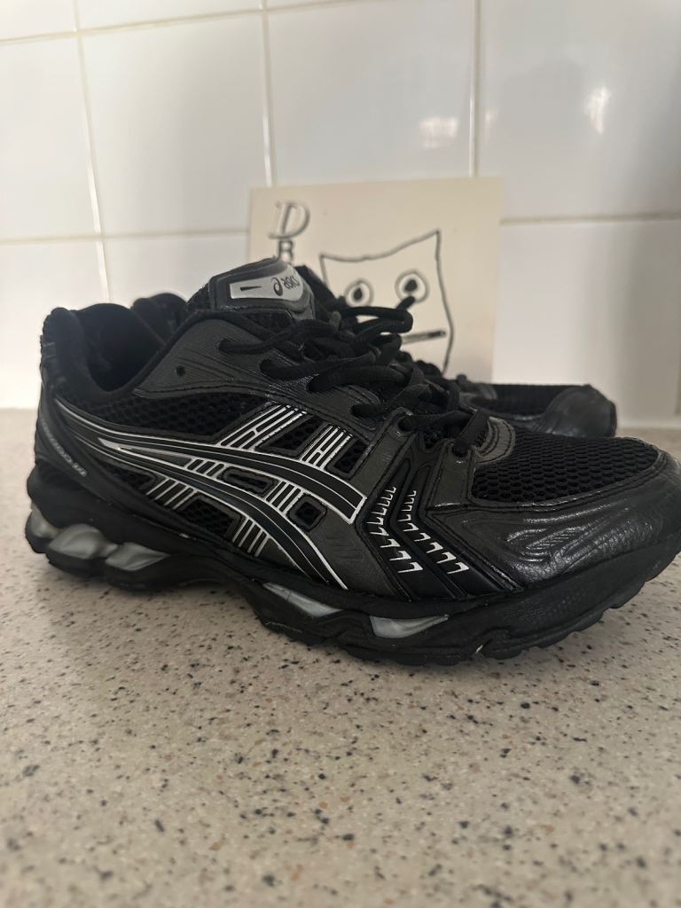 ASICS gel Kayano 14 uk 7 