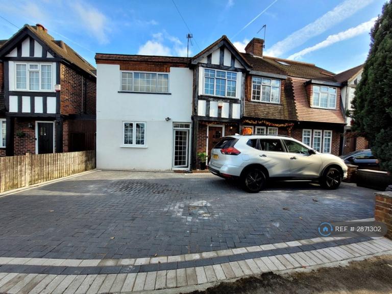 Studio flat in The Fairway, Ruislip, HA4 (#2871302)