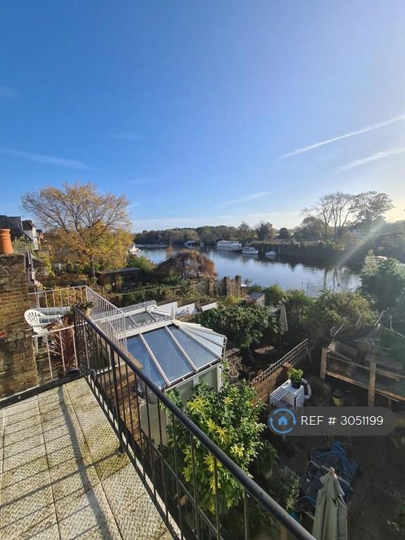 1 bedroom flat in Thames Street, Sunbury On Thames Surrey, TW16 (1 bed) (#3051199)
