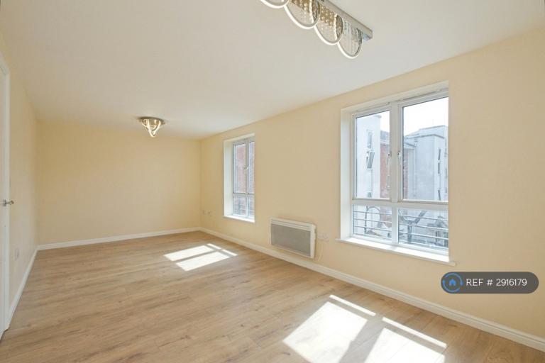 2 bedroom flat in Felixstowe Road, London, SE2 (2 bed) (#2916179)