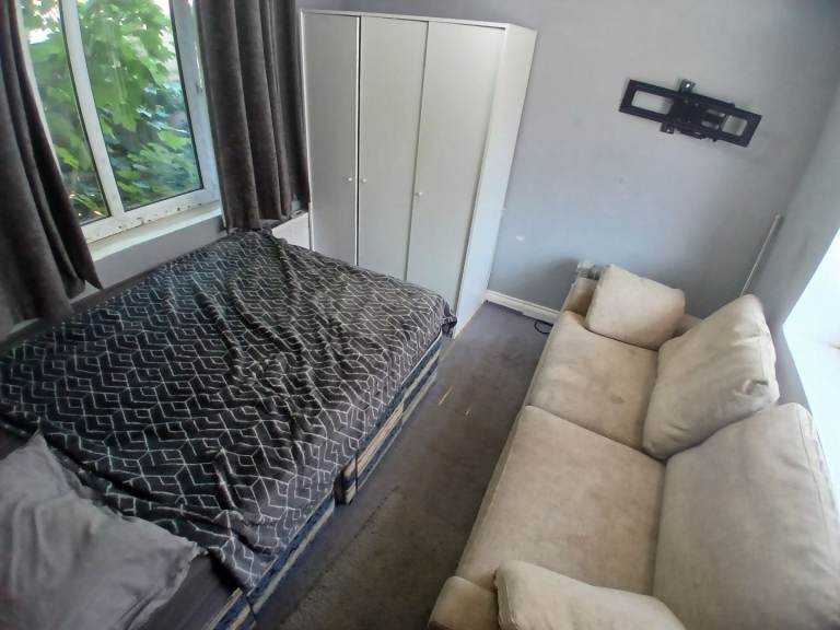 Double Room Available with ALL BILLS INCLUDED in Mitcham Pollards Hill