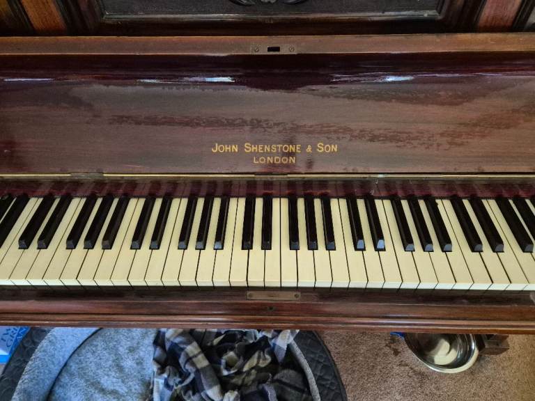 Old piano