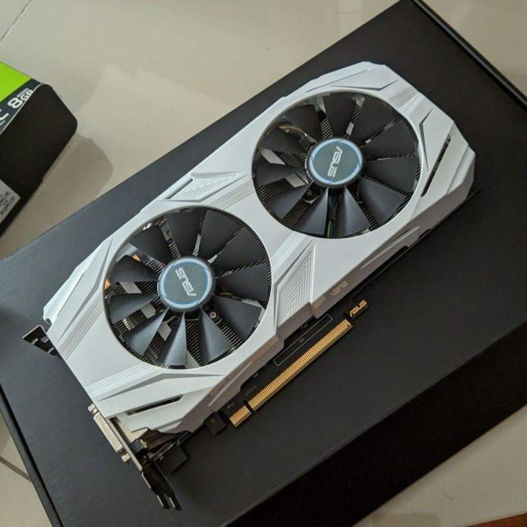 FULL PC IN PARTS 1070 GTX , RYZEN 5 3200G , 16GB DDR4 CORSAIR RGB , 16GB RAM CORSAIR WHITE , 2X FANS