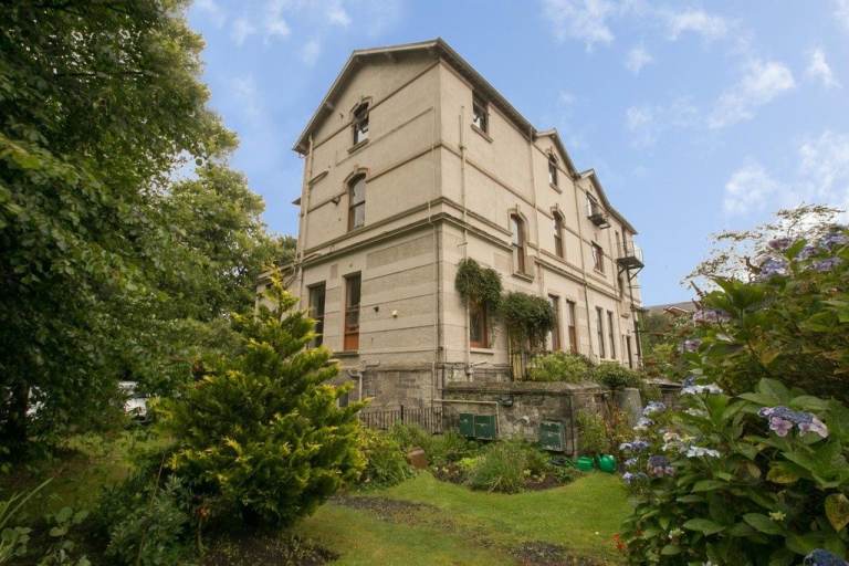 Luxury 2 Bedroom Flat for Rent in sought after South Belfast location