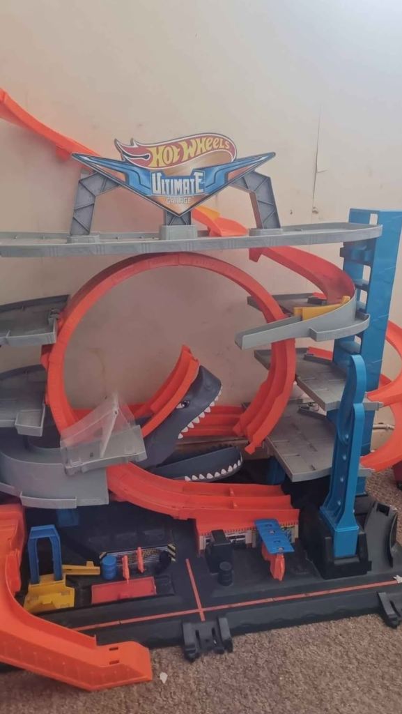 Hot wheels ultimate garage 
