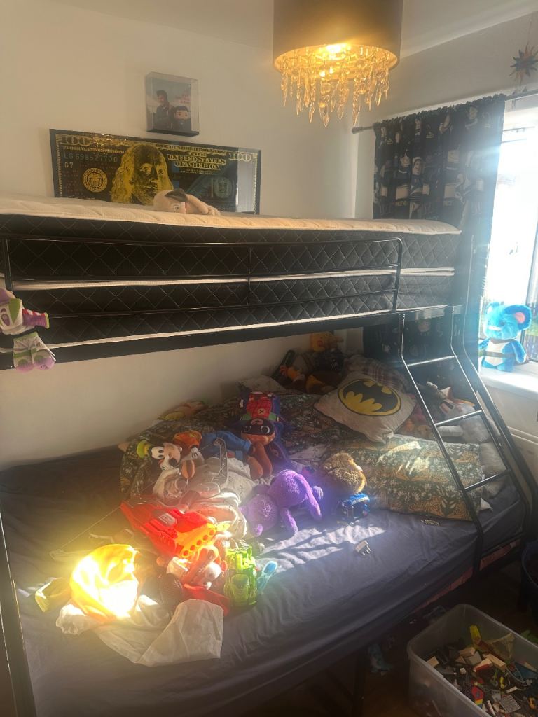 Triple sleeper bunk bed 