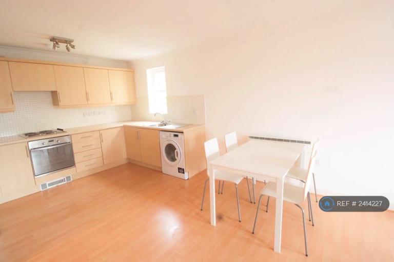 2 bedroom flat in Manchester, Manchester, M14 (2 bed) (#2414227)