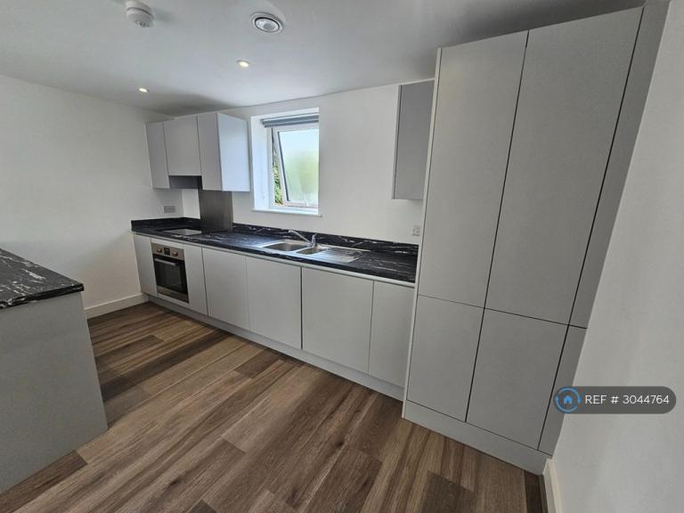 3 bedroom flat in The Ellesmere, Worsley, Manchester, M28 (3 bed) (#3044764)