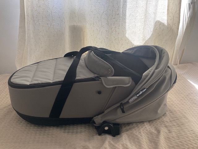 Yoyo Bassinet Newborn 0+ shell carrycot - Grey, Good Condition