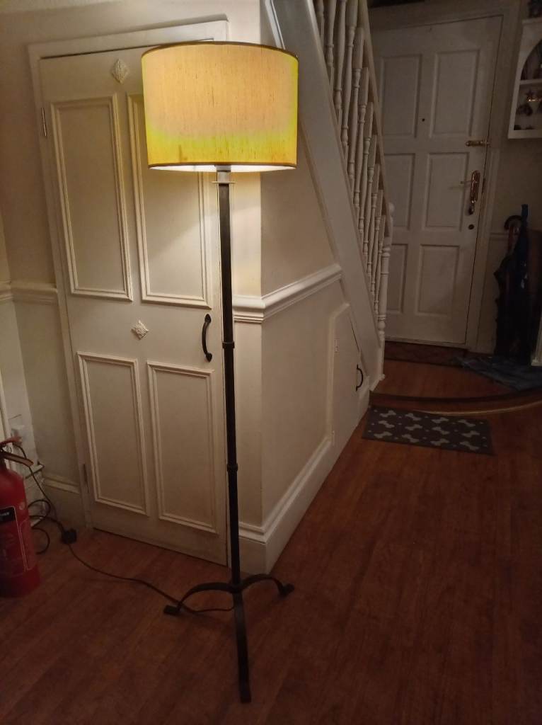 Floor standing lamp