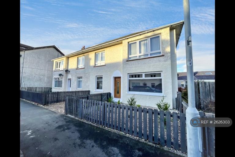 2 bedroom flat in Kelvin Street, Largs, KA30 (2 bed) (#2626303)