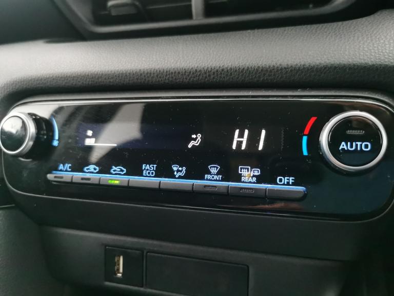 2022 Toyota Yaris 1.5 VVT-h Design Hatchback 5dr Petrol Hybrid E-CVT Euro 6 (s/s) (116 ps) -  Hat...