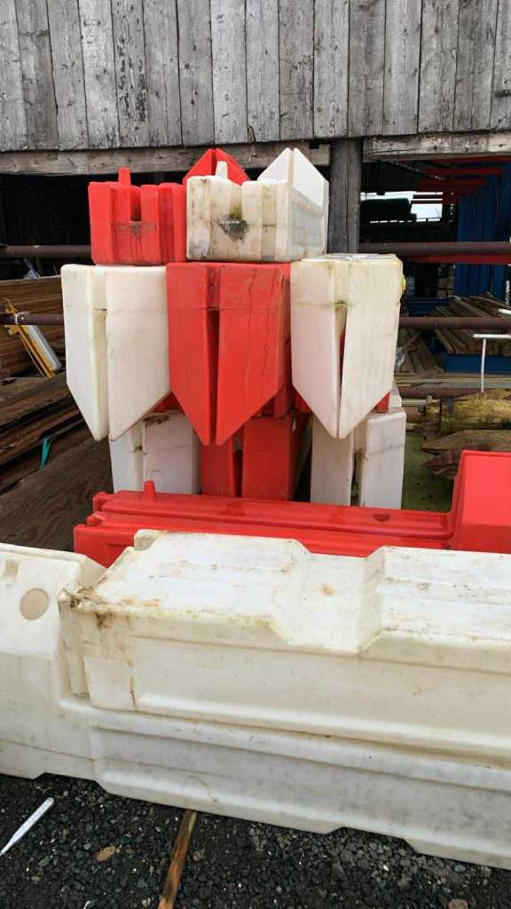 Red and white slot blocks to be used with Heras fencing 1 xRed 1 x White 