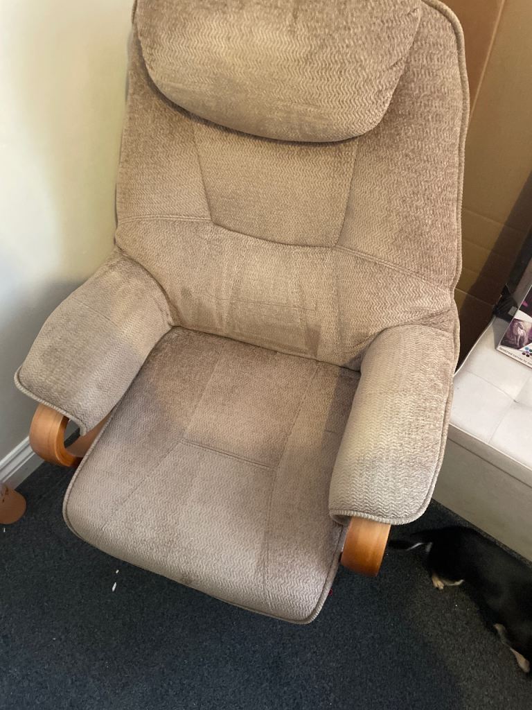 Comfortable Recliner Armchair – Beige Fabric with Wooden Arms
