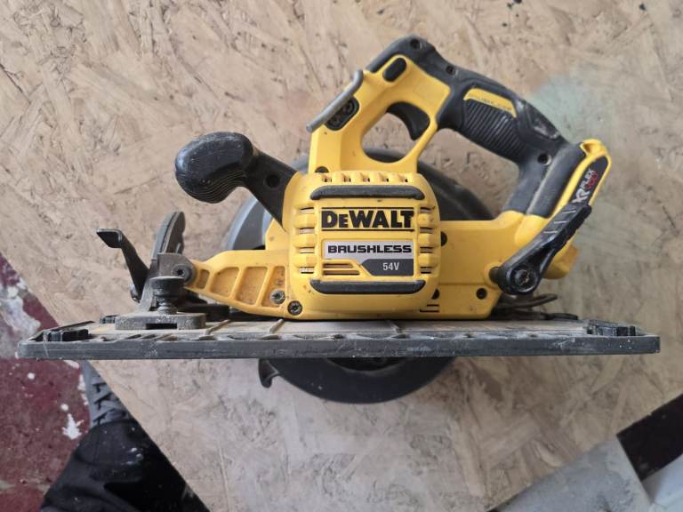 Dewalt 54v battery powered rail saw - battery not included
