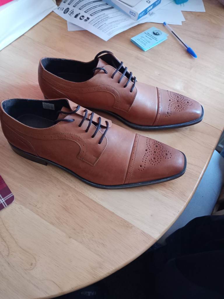 Men's leather shoes 