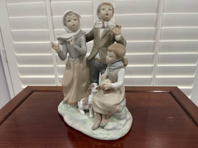 Lladro Porcelain Christmas Carols Figurine