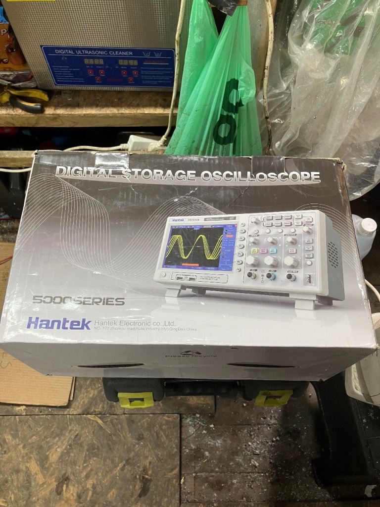 DIGITAL STORAGE OSCILLOSCOPE