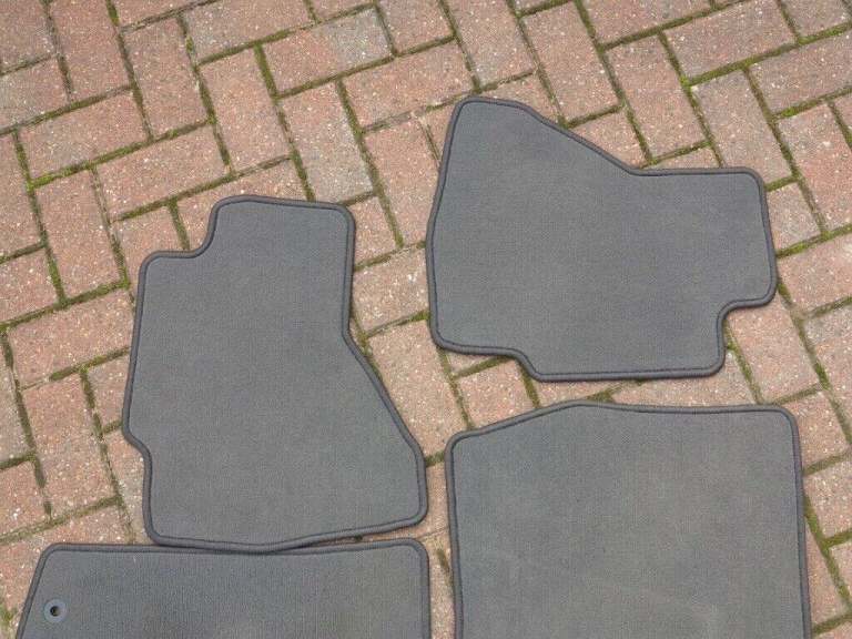 GENUINE TOYOTA AYGO CAR MATS SET OF FOUR