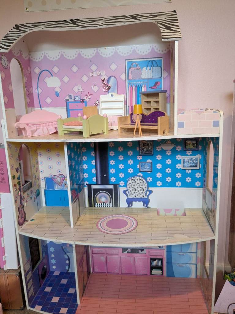 Large doll house 